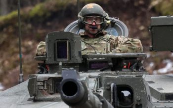 Принц Вільям поїздив на танку біля кордону з Росією