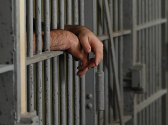 В Британії чоловік отримав 37 років в’язниці за плани підірвати авіабазу