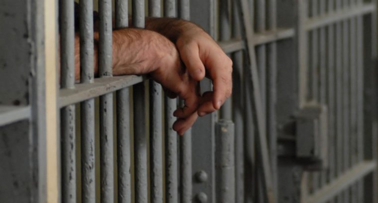 В Британії чоловік отримав 37 років в’язниці за плани підірвати авіабазу