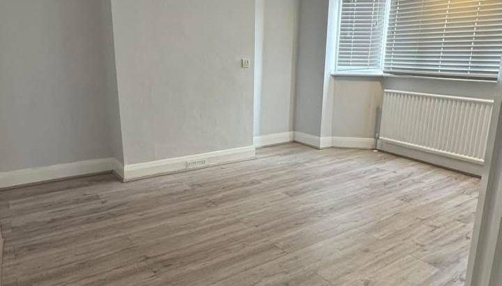 4 bed house with garden