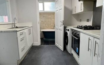 4 bed house with garden