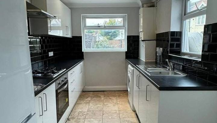 4 Bed house with garden