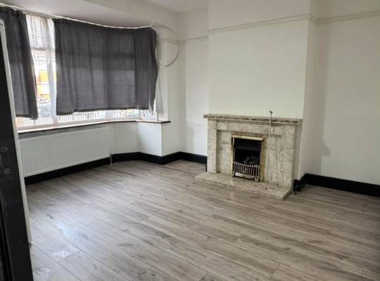 4 Bed house with garden