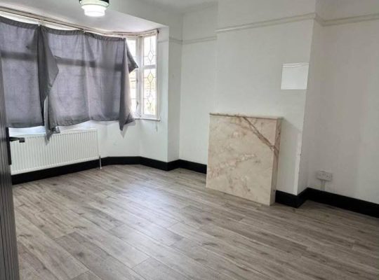 4 Bed house with garden