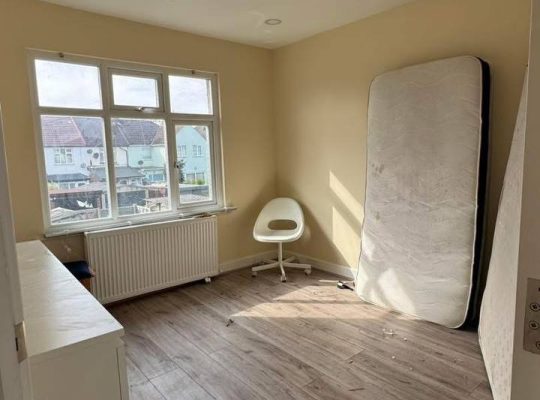 3 bed house with garden